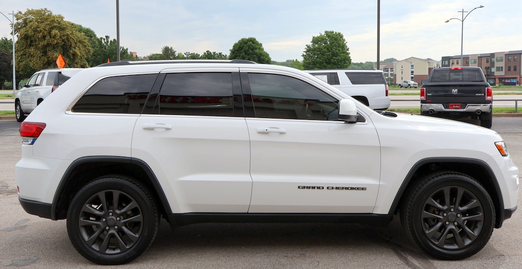 Used 2020 Jeep Grand Cherokee Laredo SUV
