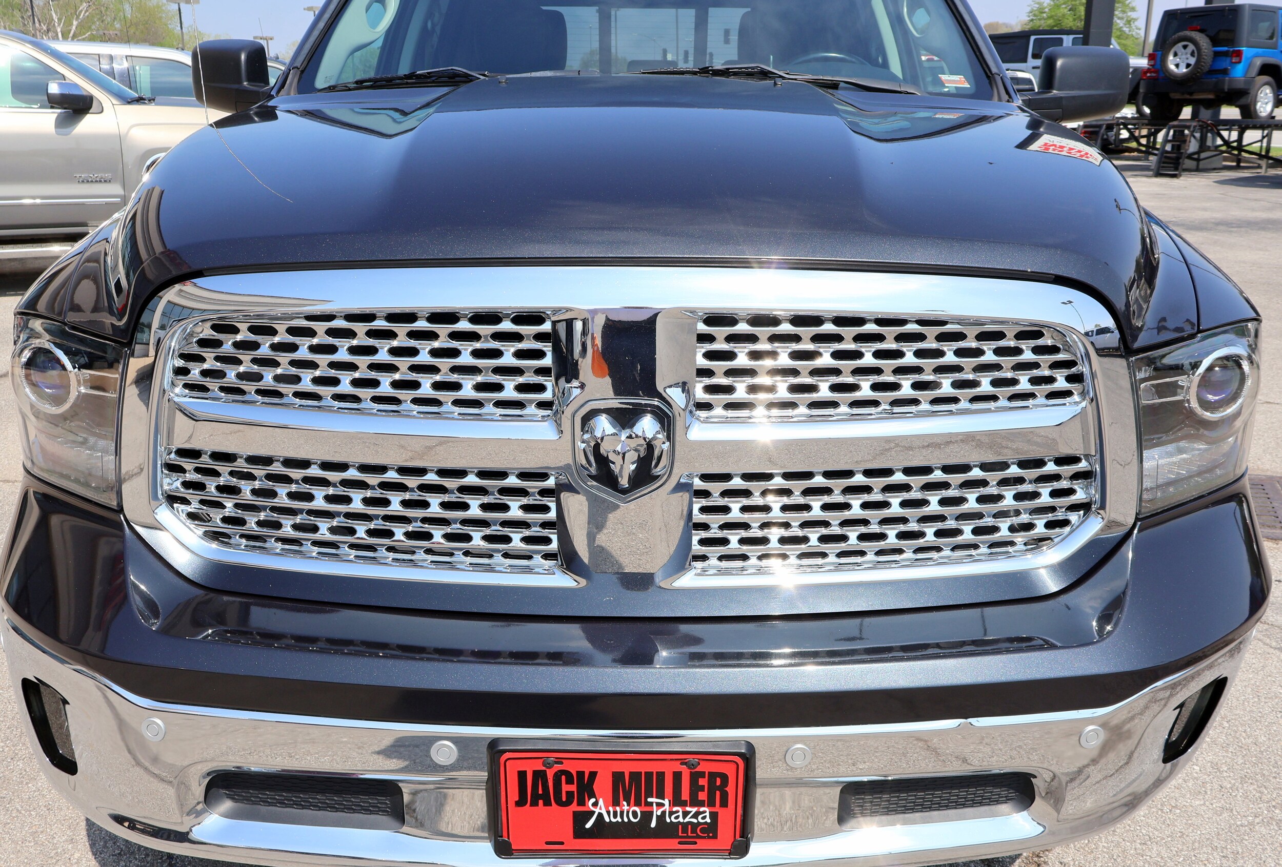2018 Ram 1500 Laramie photo 2
