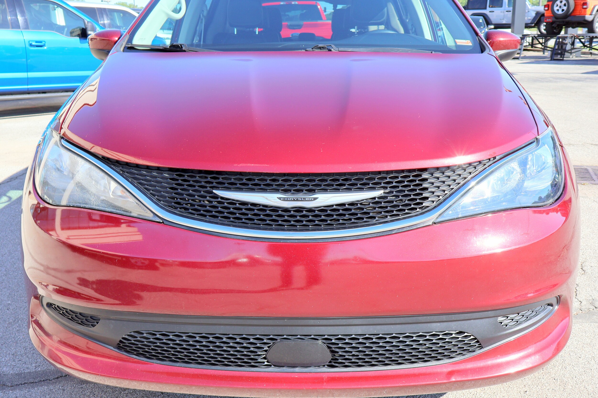 2021 Chrysler Voyager LXi photo 2