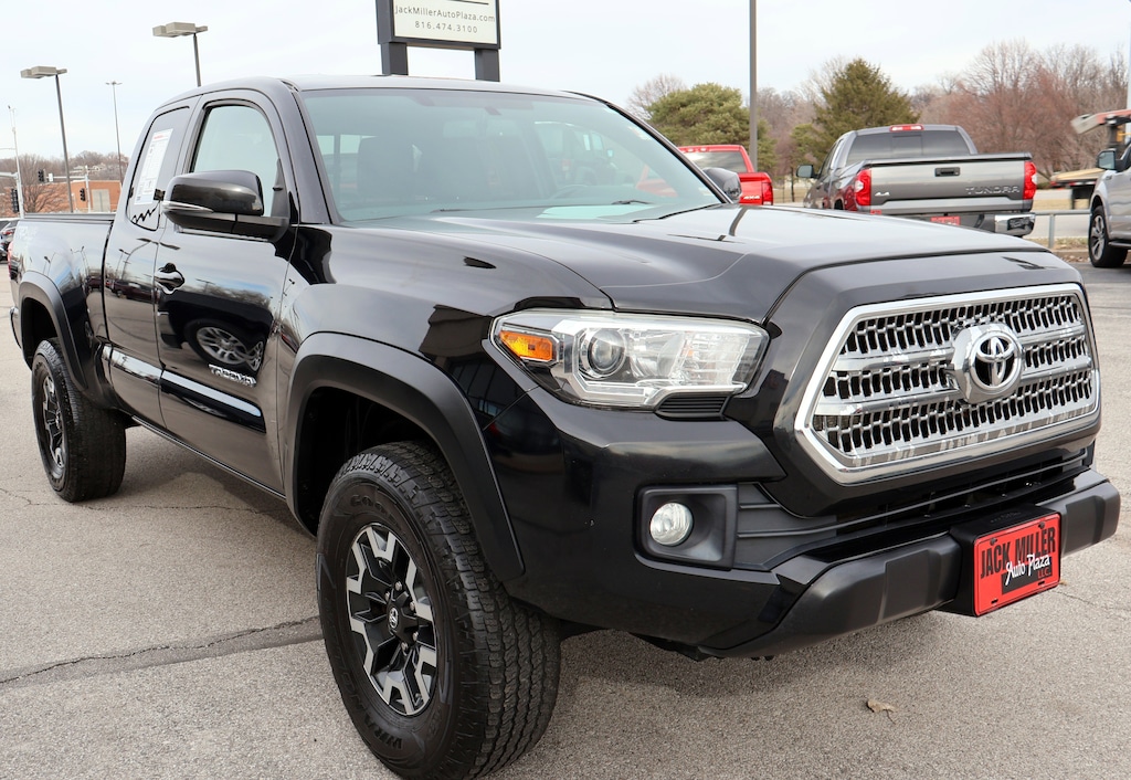 Used 2017 Toyota Tacoma TRD Off Road V6 Truck Access Cab