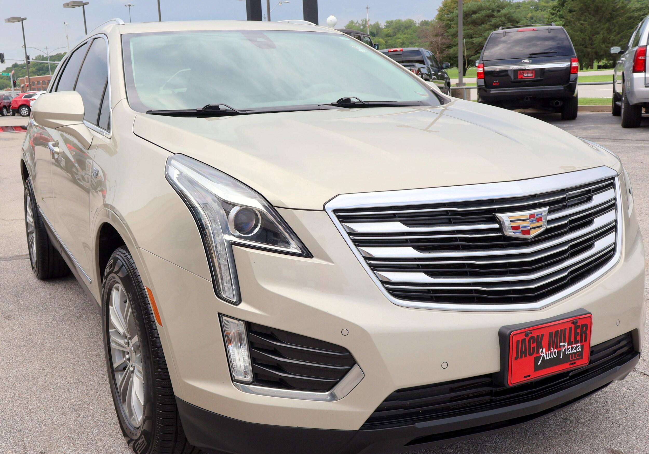 2017 Cadillac XT5 Luxury photo 3