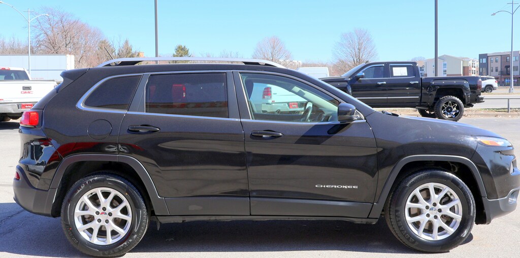 Used 2018 Jeep Cherokee Latitude FWD SUV