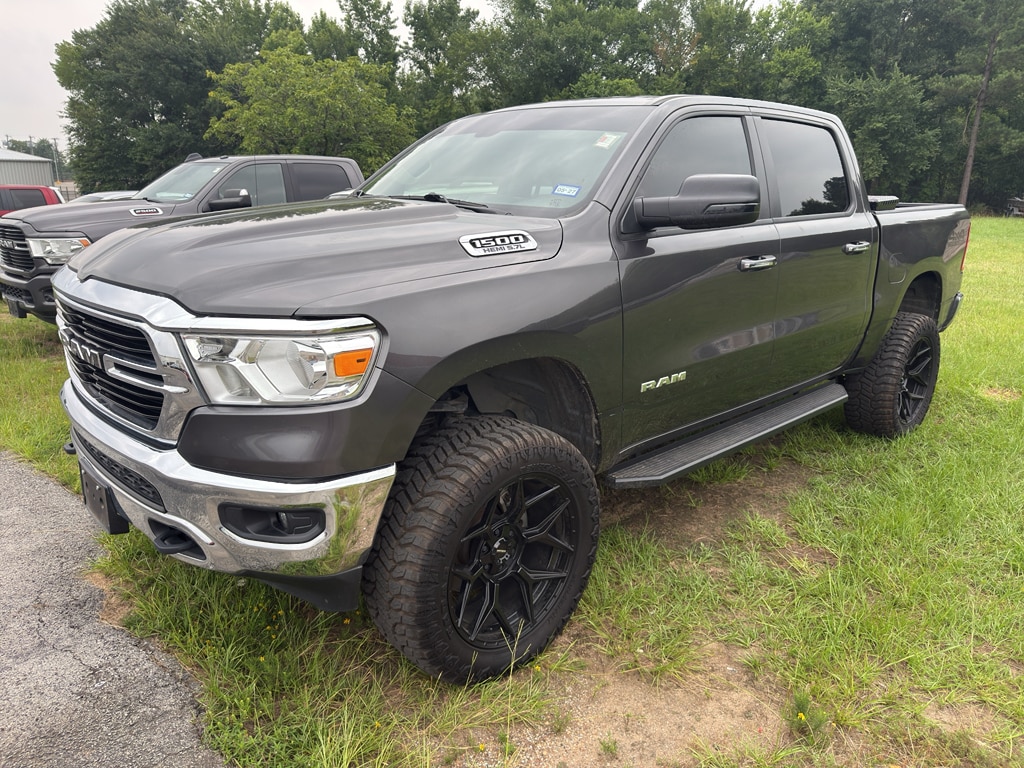 2019 RAM 1500 Big Horn/Lone Star 4x4 Crew Cab 5'7's photo