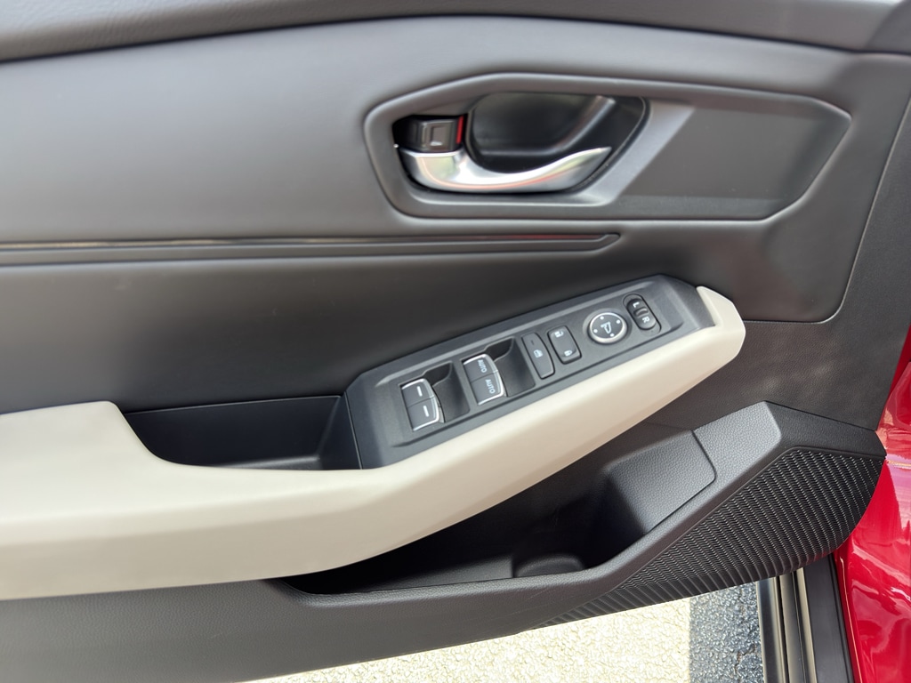 2025 Honda Accord SE - Photo 12