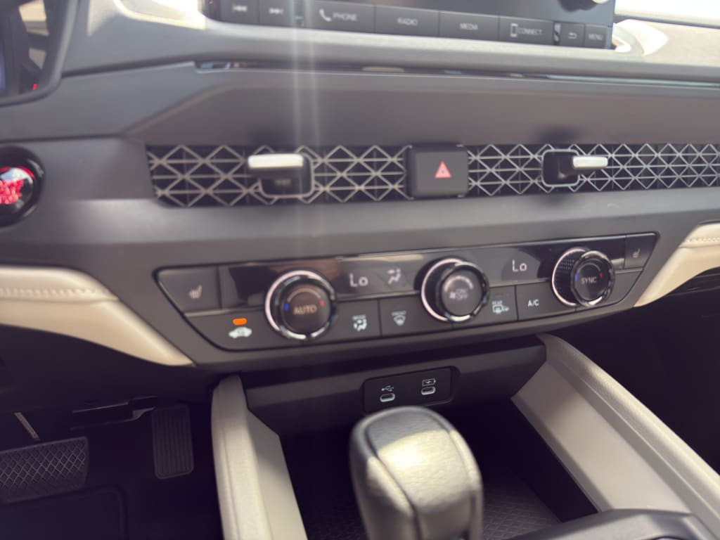 2025 Honda Accord SE - Photo 17
