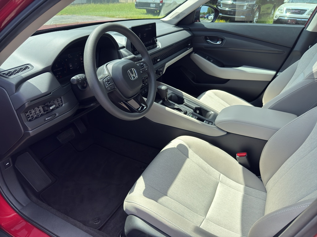 2025 Honda Accord SE - Photo 11