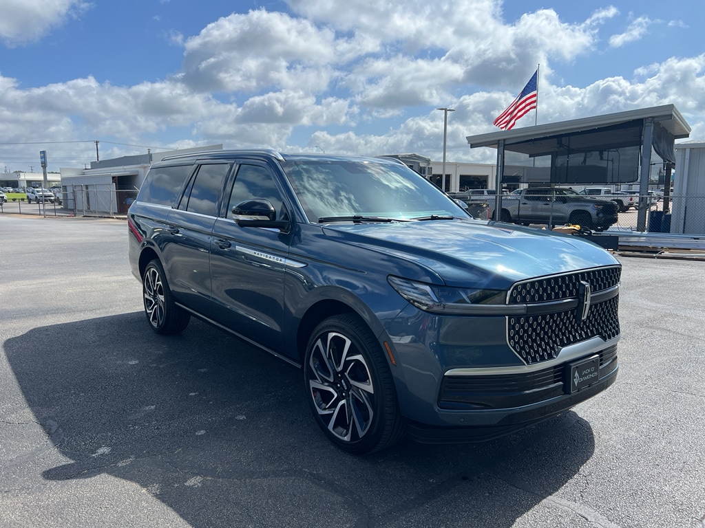 2027 Lincoln Navigator L