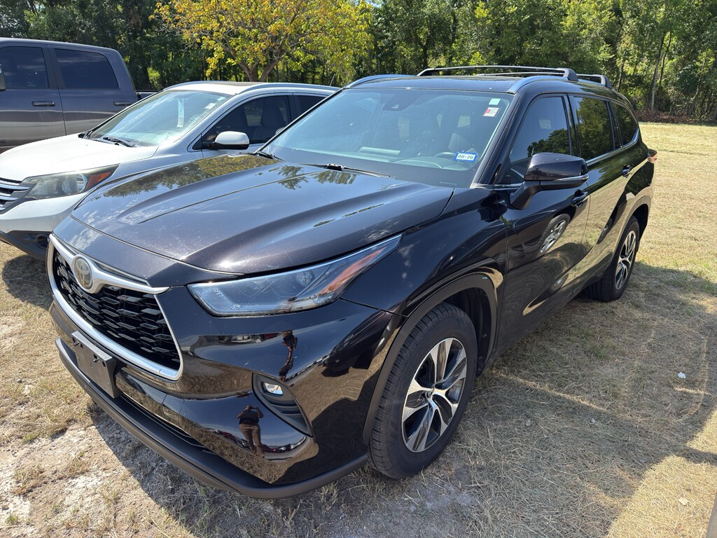 Used 2021 Toyota Highlander XLE Sport Utility