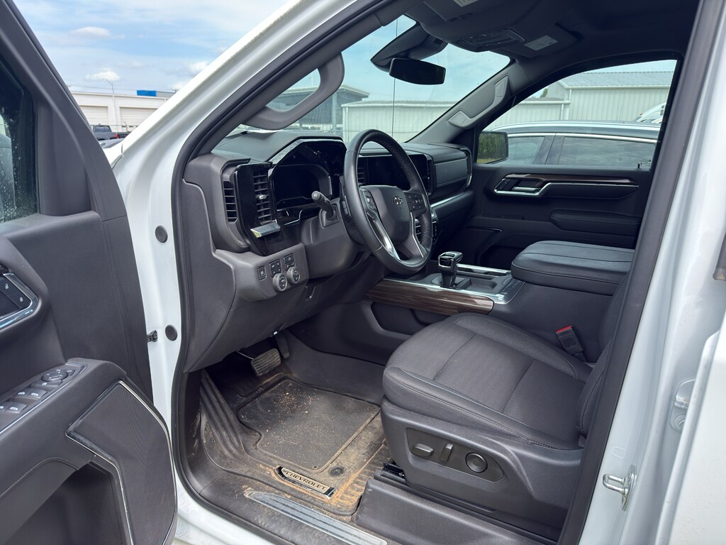 Used 2025 Chevrolet Silverado LT Trail Boss Crew Cab