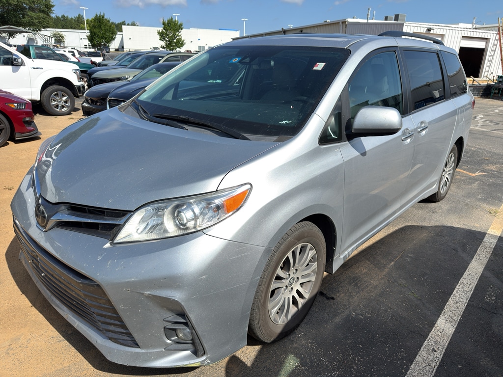 2020 Toyota Sienna XLE Premium V6 8-Passenger FWD's photo