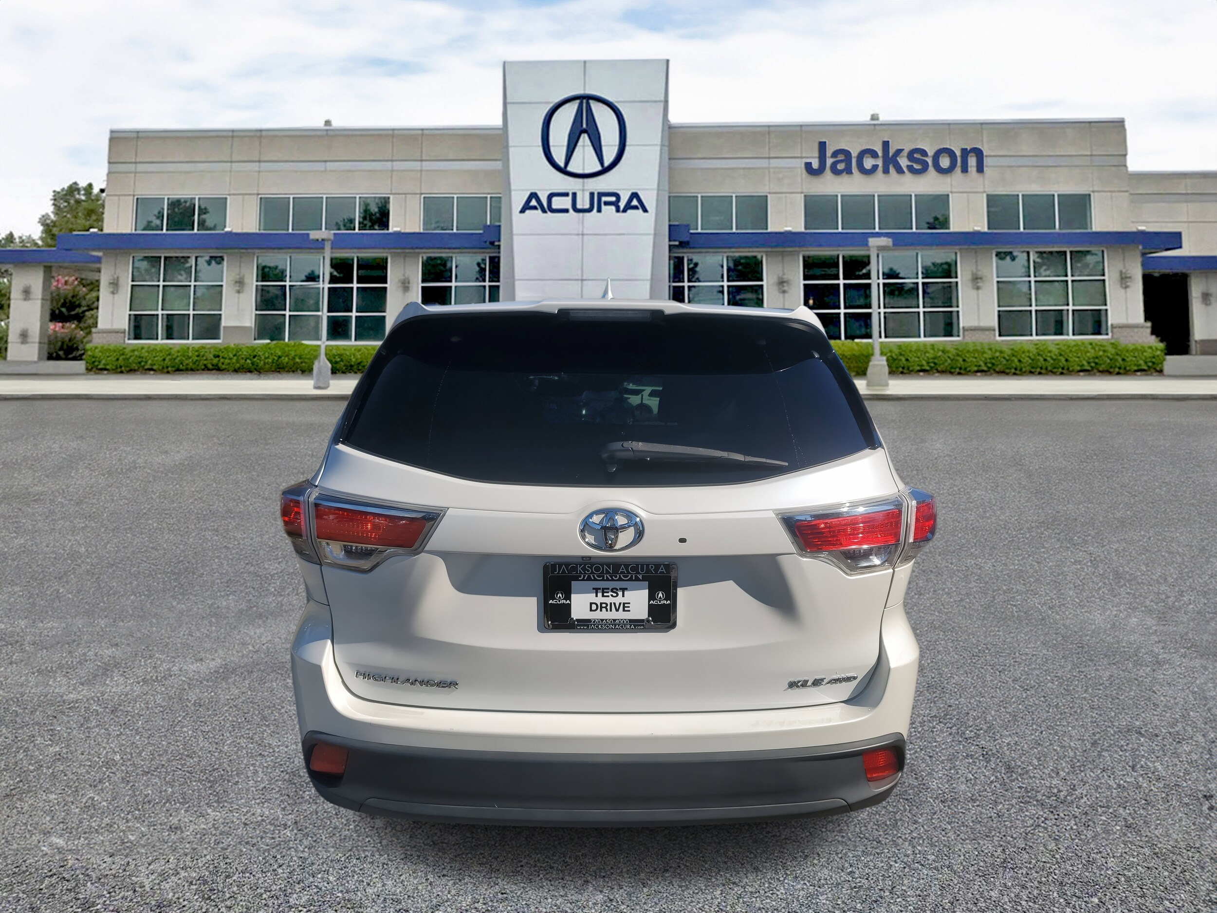 2016 Toyota Highlander Base Hybrid photo 2