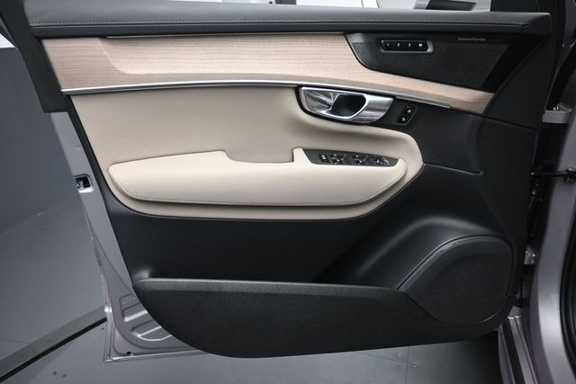 2026 Volvo XC90 Plus - Photo 20