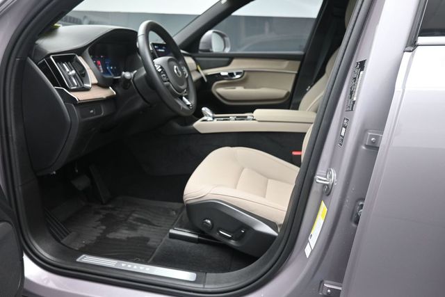 2026 Volvo XC90 Plus - Photo 17
