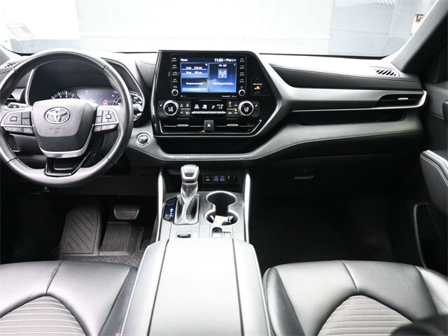 Used 2022 Toyota Highlander XSE with VIN 5TDLZRAH4NS136387 for sale in Macon, GA