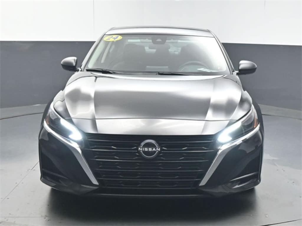 Used 2024 Nissan Altima 2.5 SV Sedan