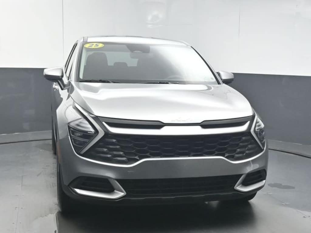 Used 2025 Kia Sportage LX SUV