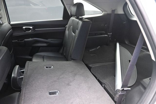 2025 Kia Sorento S - Photo 22