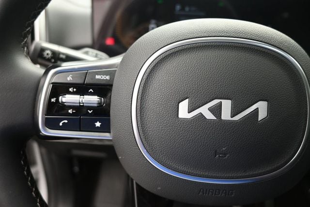 2025 Kia Sorento S - Photo 15