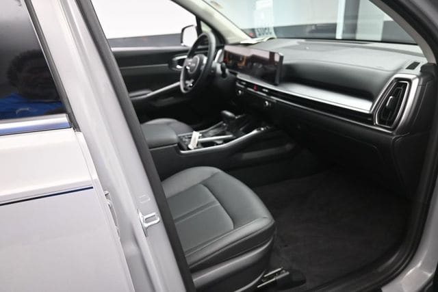 2025 Kia Sorento S - Photo 28