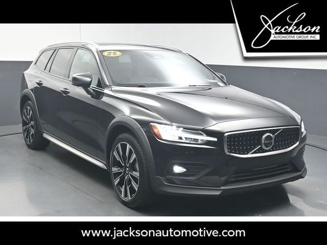 2025 Volvo V60 Cross Country