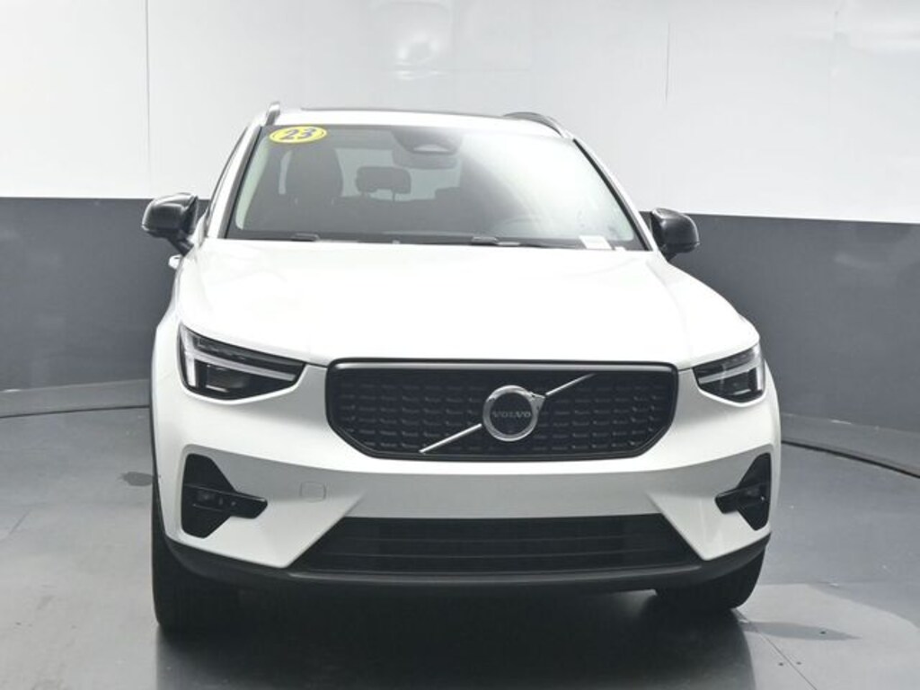 Certified 2025 Volvo XC40 B5 Ultra Dark Theme SUV