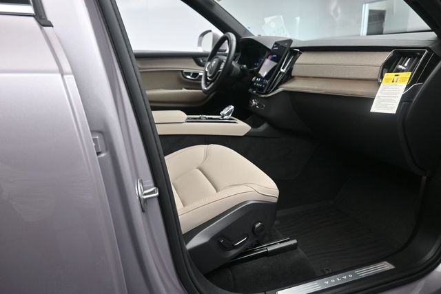 2026 Volvo XC90 Plus - Photo 30