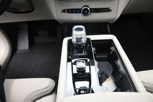 2026 Volvo XC90 Ultra - Photo 13