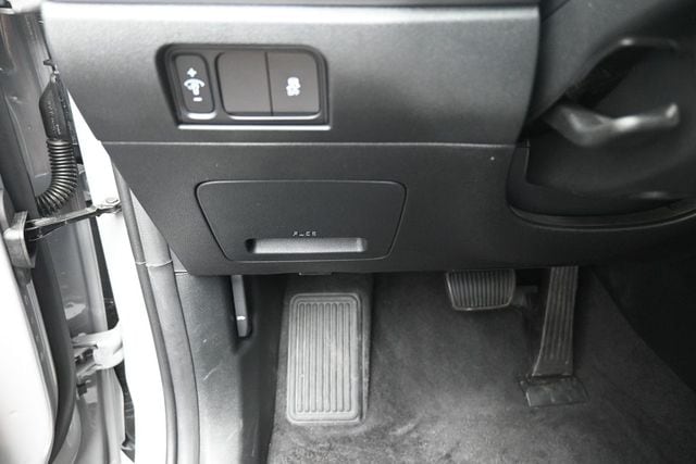 2025 Kia Sorento S - Photo 16