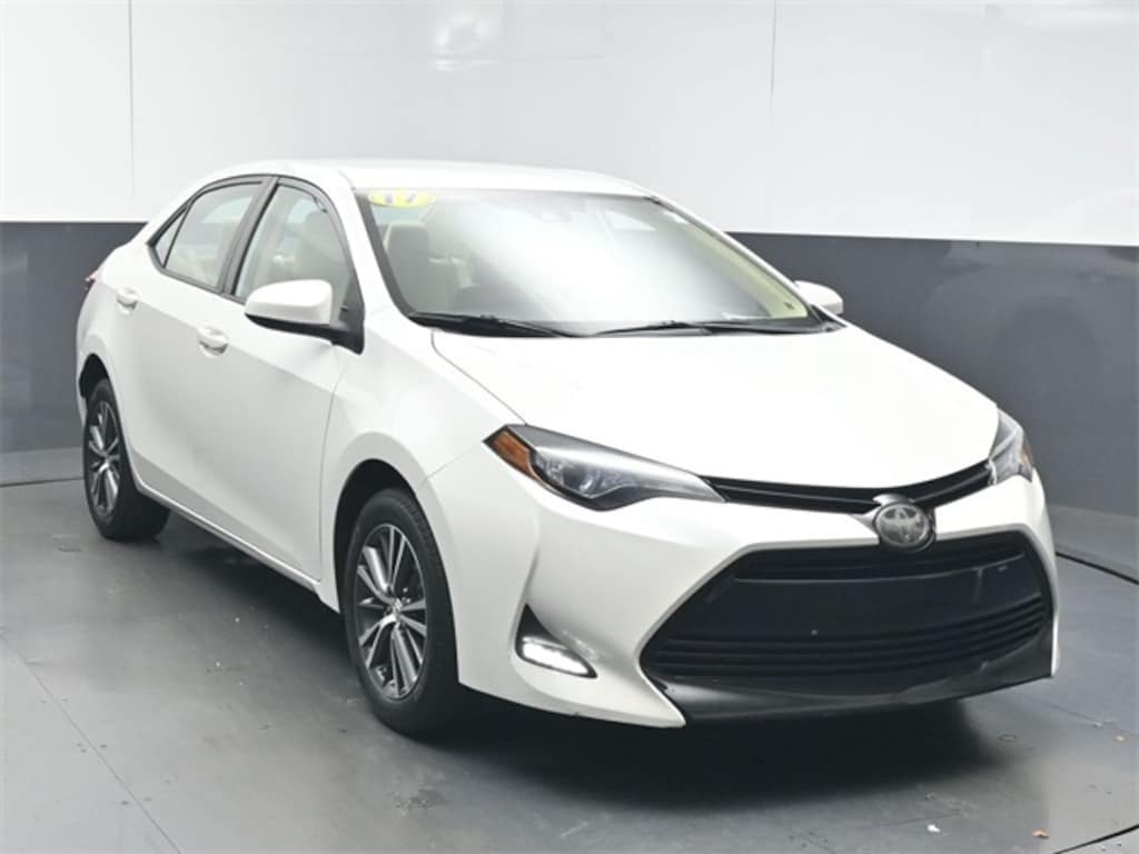 Used 2017 Toyota Corolla SE Sedan