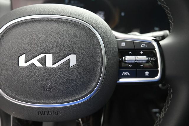 2025 Kia Sorento S - Photo 14
