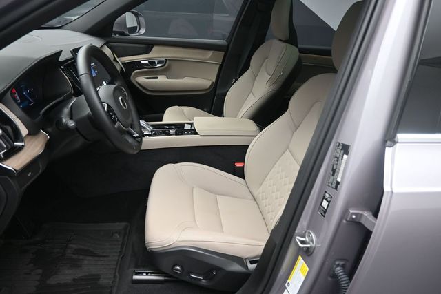2026 Volvo XC90 Plus - Photo 18