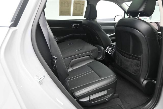 2025 Kia Sorento S - Photo 25