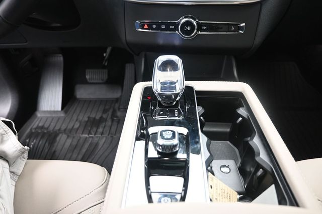 2026 Volvo XC90 Plus - Photo 13
