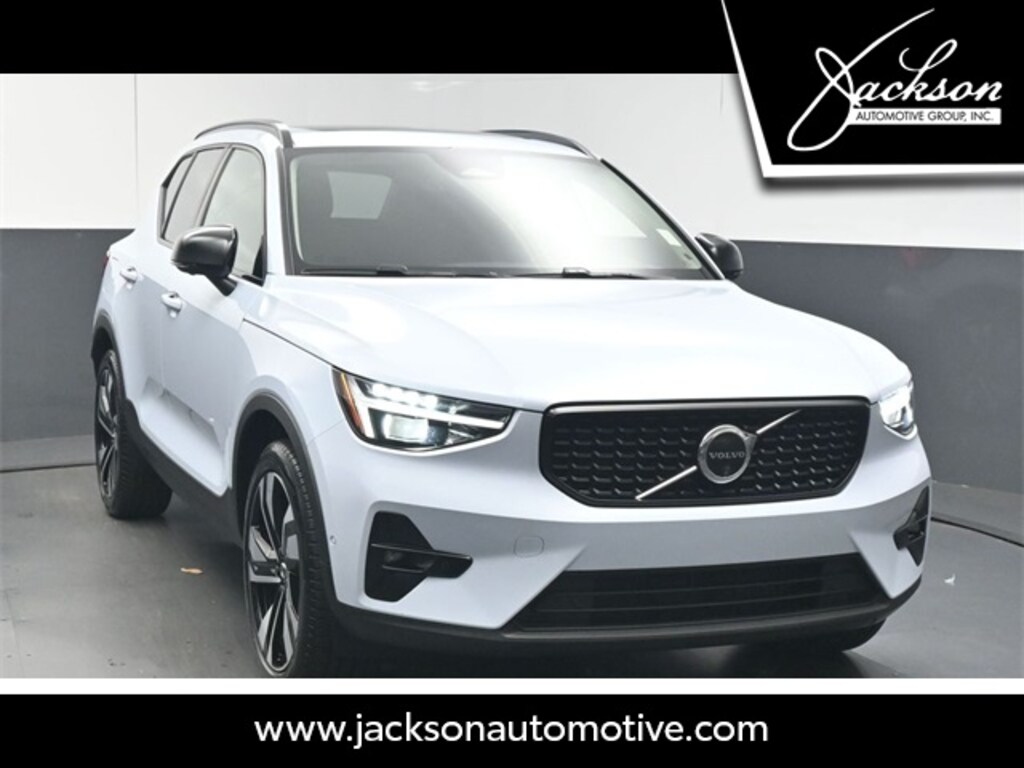 Certified 2025 Volvo XC40 B5 Plus Dark Theme SUV