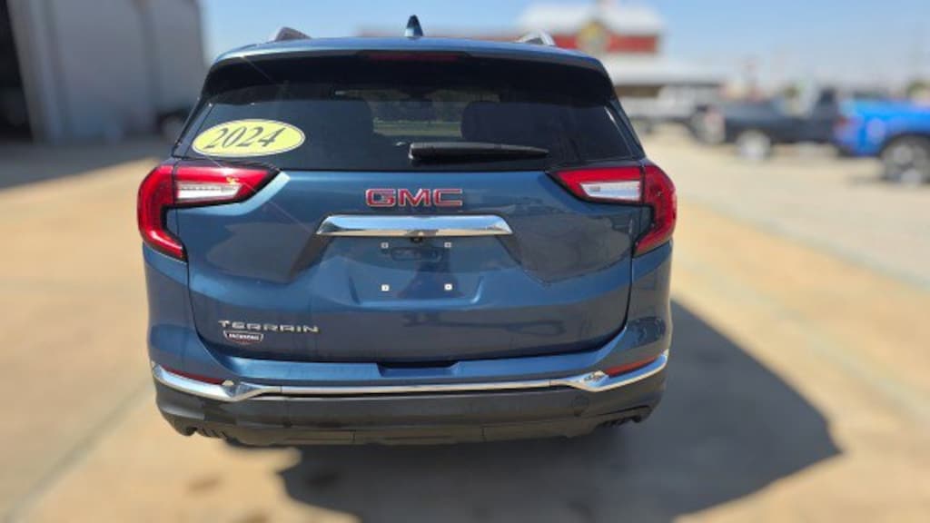 Used 2024 GMC Terrain SLT SUV