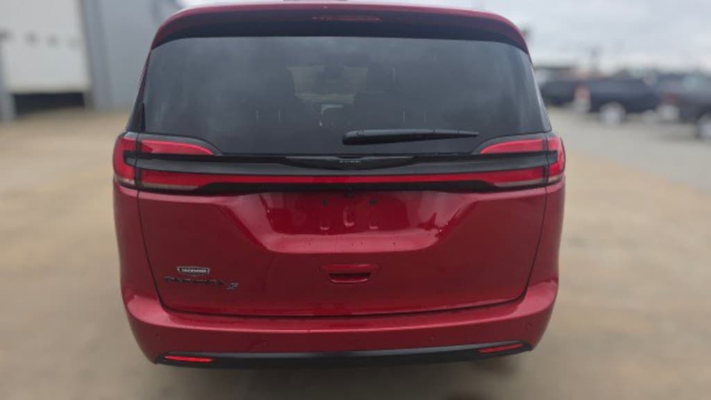 New 2026 Chrysler Pacifica SELECT Passenger Van