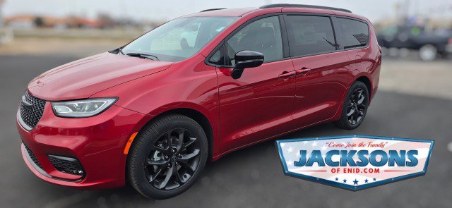 2026 Chrysler Pacifica Select's photo