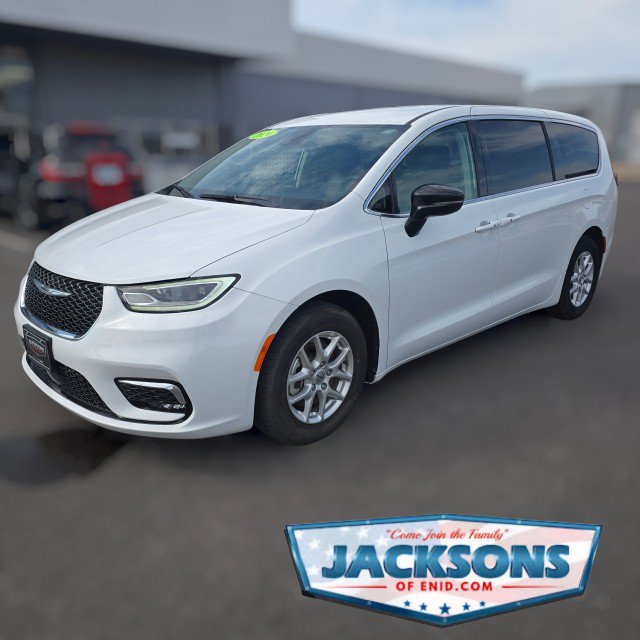 2024 Chrysler Pacifica Touring L's photo