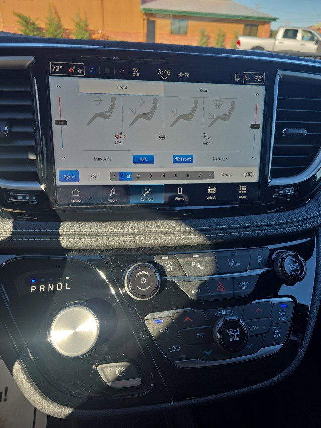 2026 Chrysler Pacifica Select - Photo 12