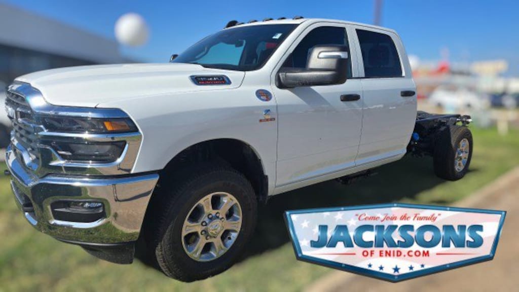 New 2025 Ram 3500 Chassis Cab 3500 TRADESMAN CREW CAB CHASSIS 4X4 60' CA Pickup