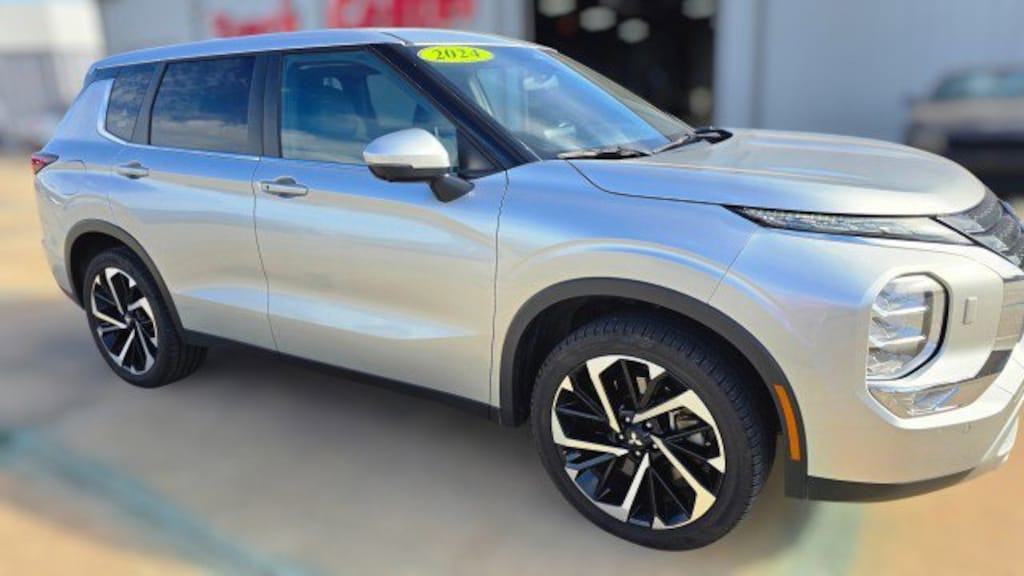 Used 2024 Mitsubishi Outlander SE SUV