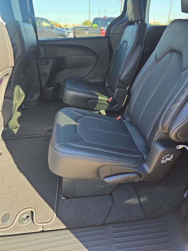 2026 Chrysler Pacifica Select - Photo 7