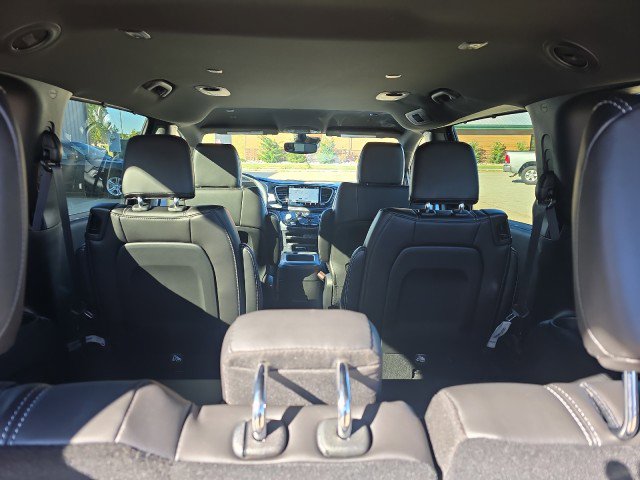 2026 Chrysler Pacifica Select - Photo 6
