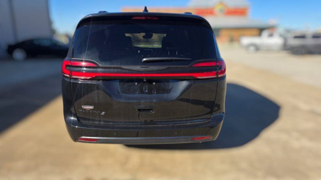 New 2026 Chrysler Pacifica SELECT Passenger Van