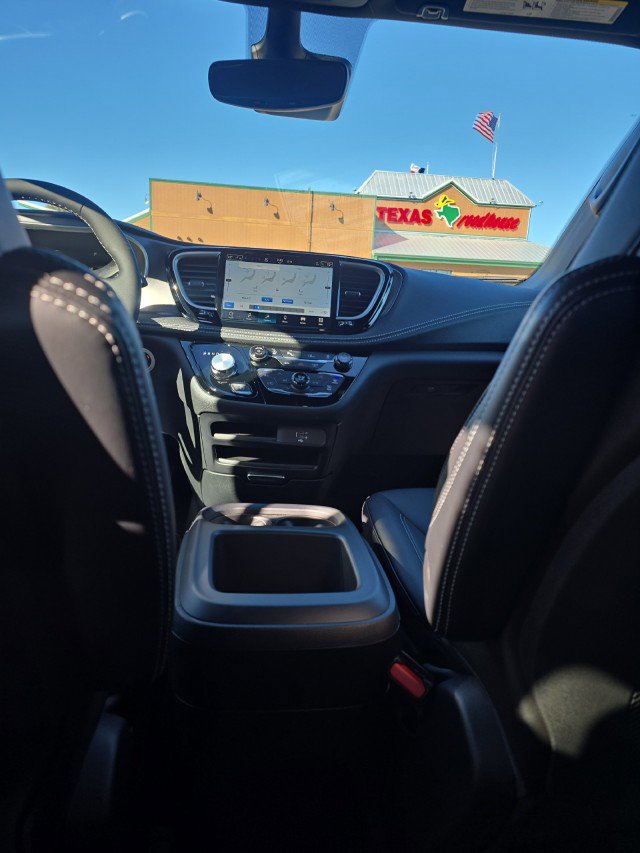2026 Chrysler Pacifica Select - Photo 8