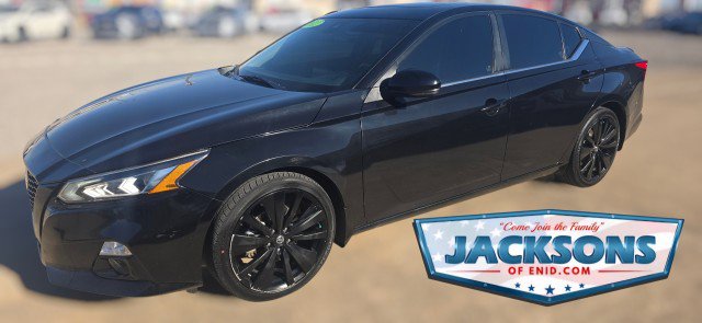 2022 Nissan Altima SR's photo