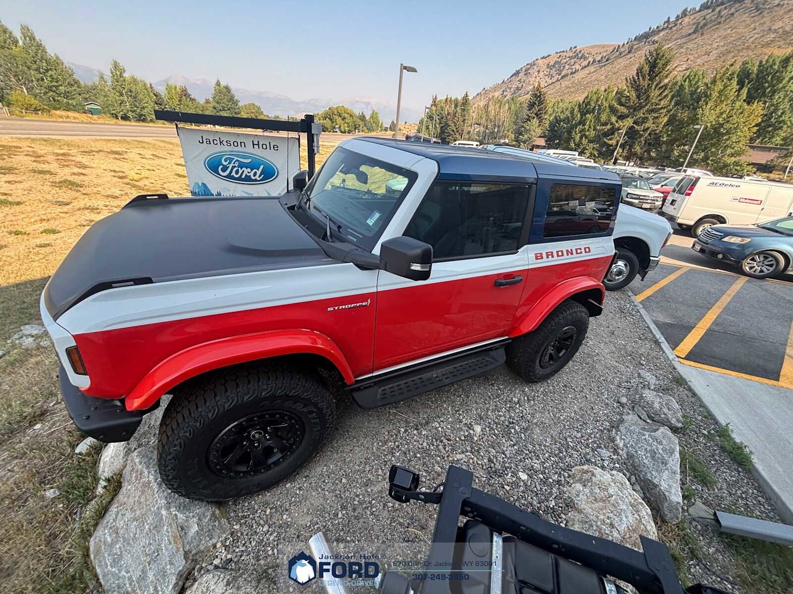 2025 Ford Bronco First Edition photo 2