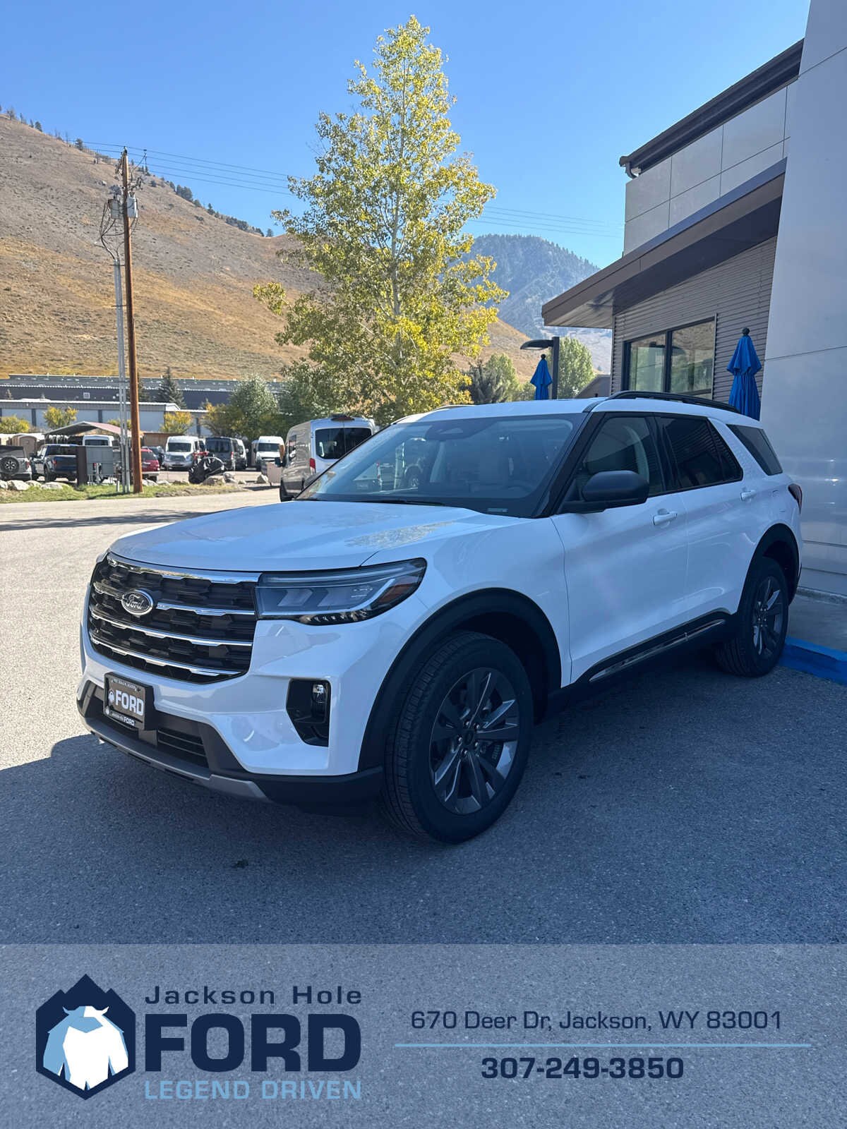 2025 Ford Explorer photo 3