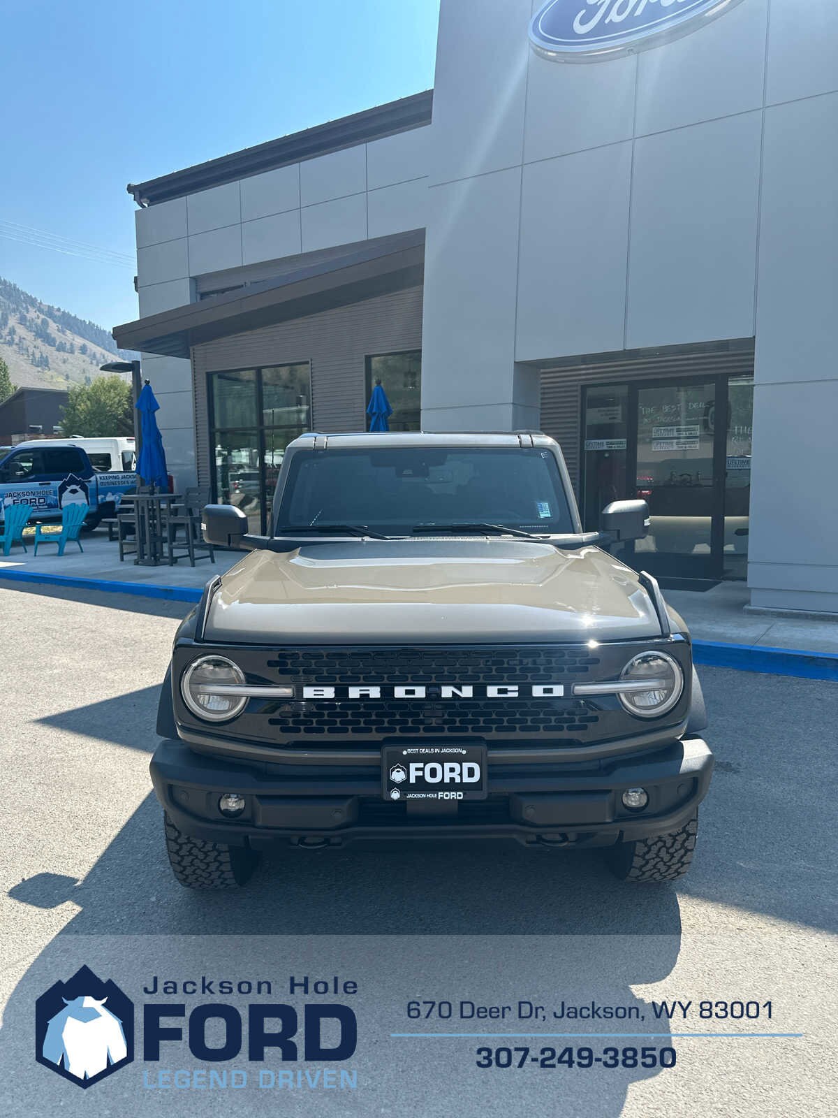 2025 Ford Bronco Outer Banks photo 2