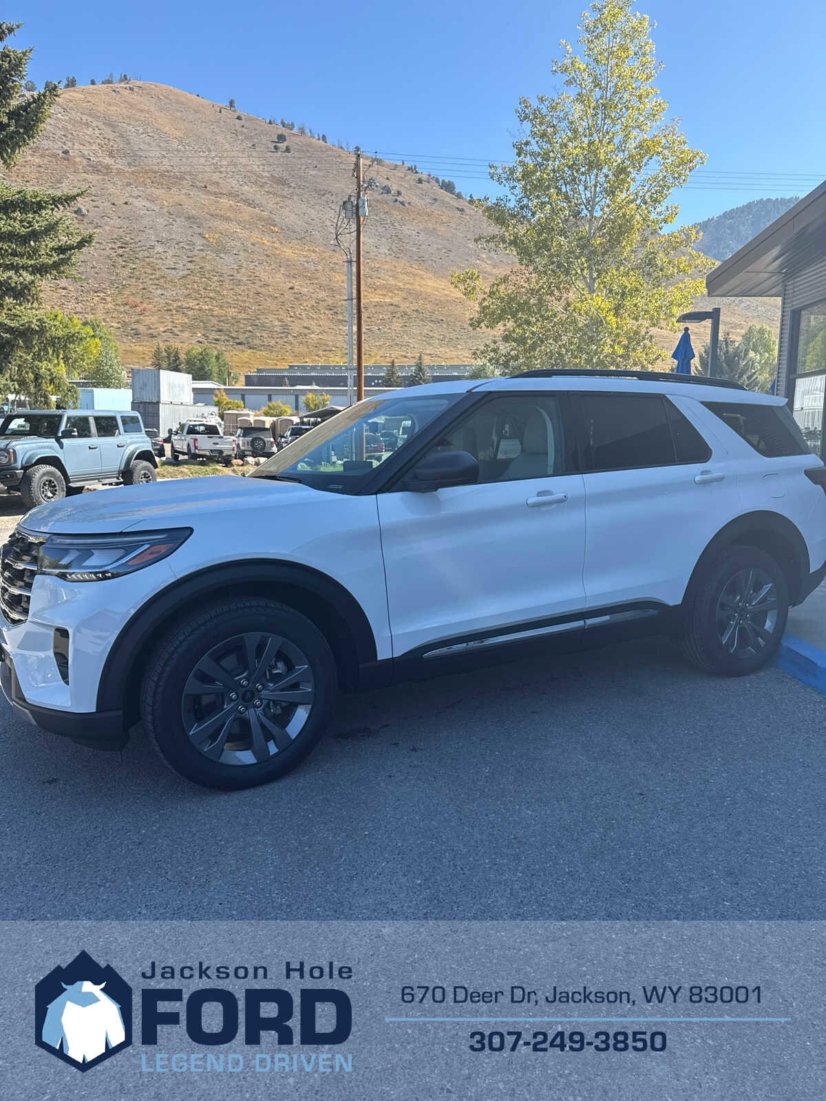 2025 Ford Explorer photo 4